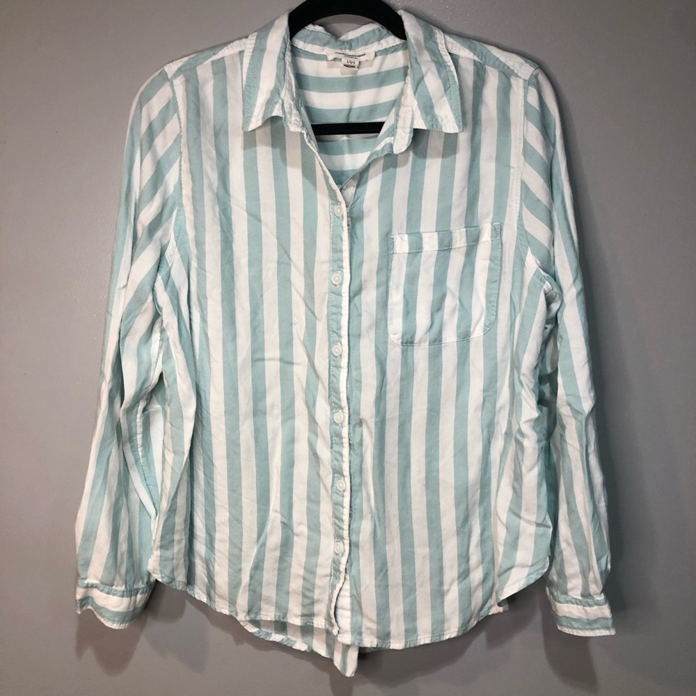 Beachlunchlounge Arielle in Waikiki Green Long Sleeve Button Blouse